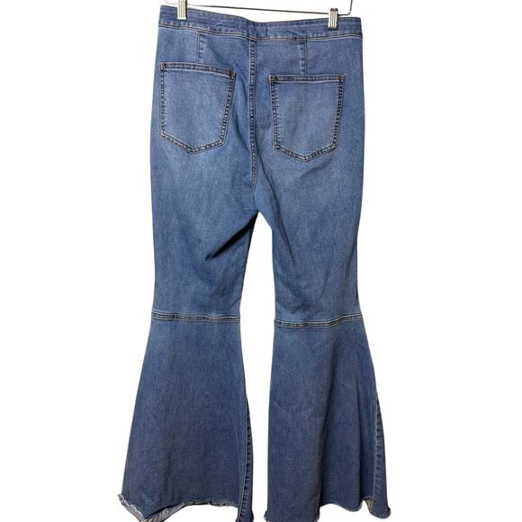 We The Free Just Float On Flare Jeans Wide Bell Bottom Light Wash Size 30 Boho - Picture 4 of 10